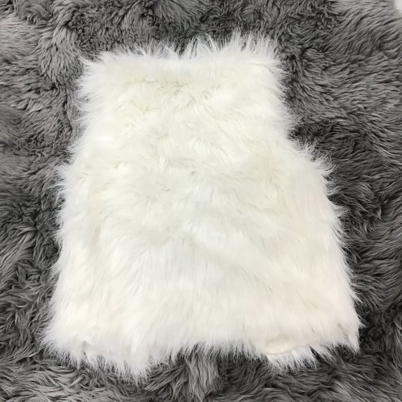 Canyon River Blues | Girl's Faux Fur Vest | Large - Picture 3 of 3